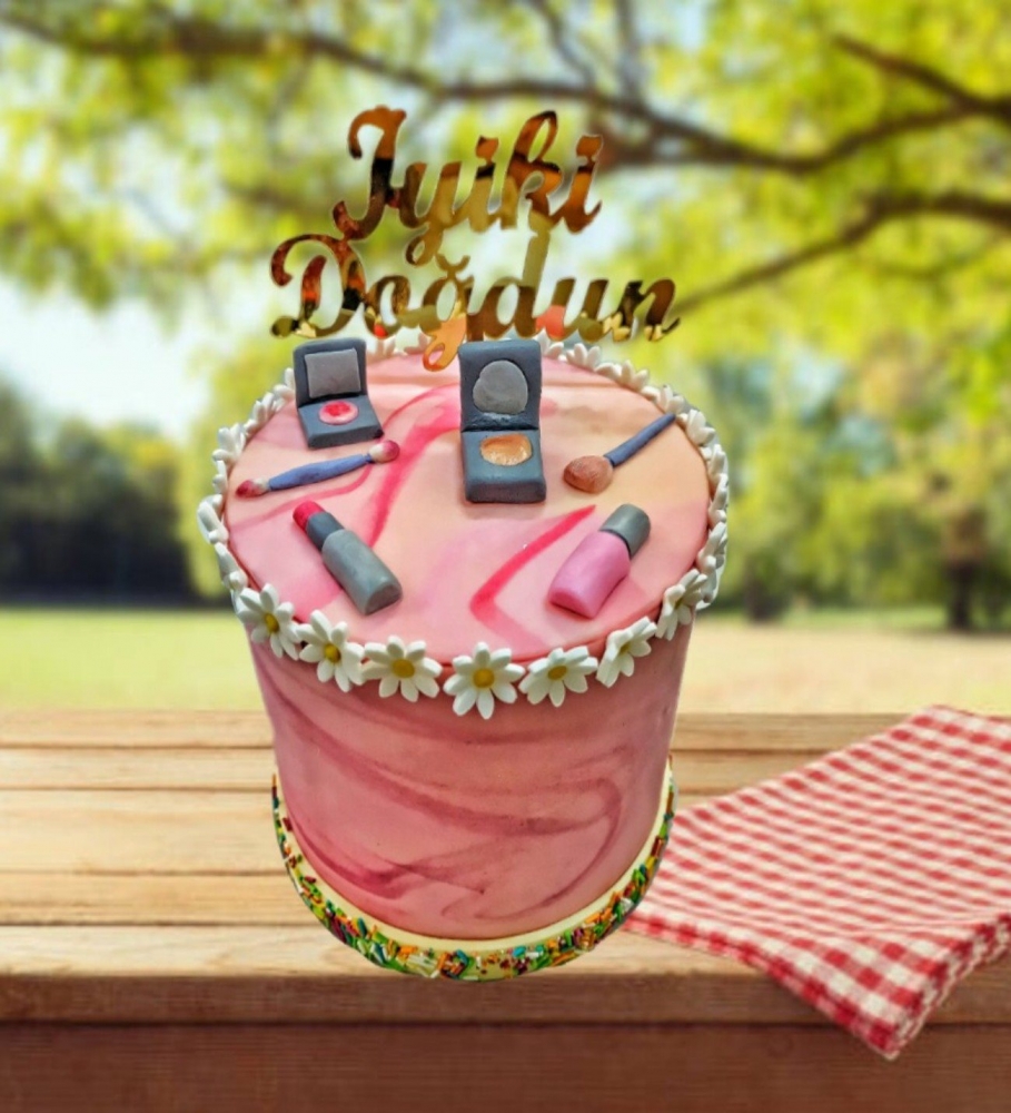 Pembenin Gücü Bursa Meyve Sepeti, Çikolata Kek