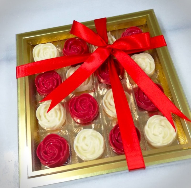 Kırmızı Beyaz gül çikolata