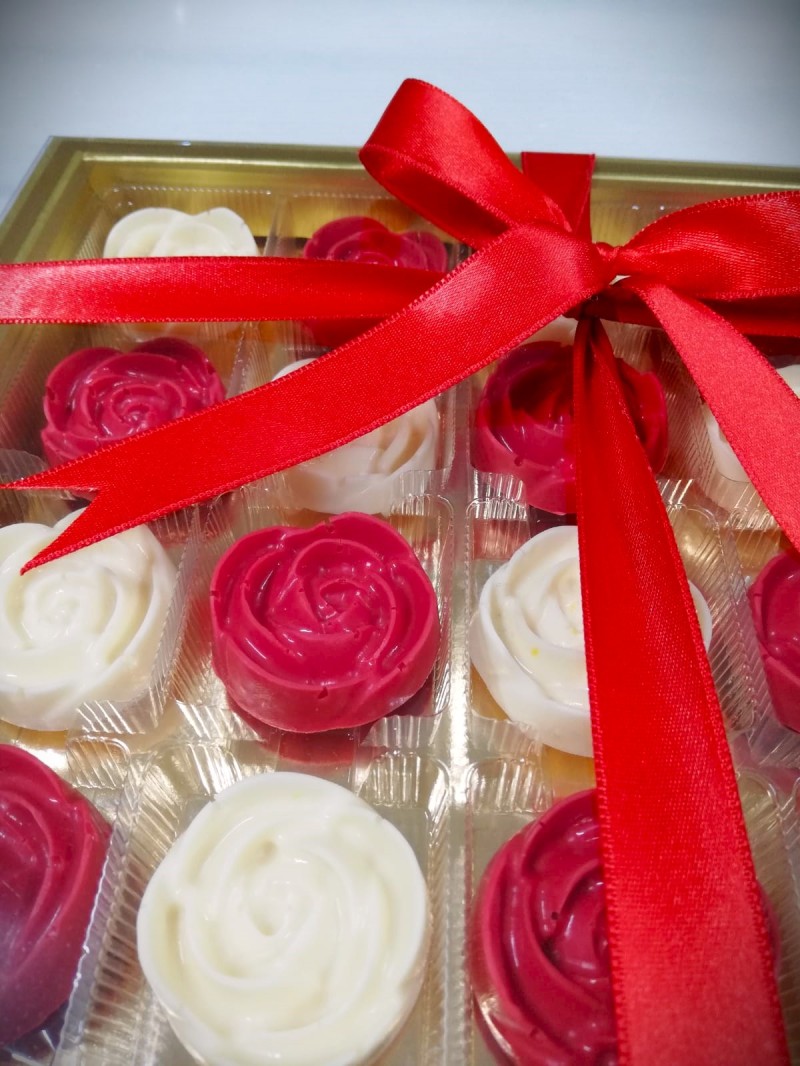 Kırmızı Beyaz gül çikolata